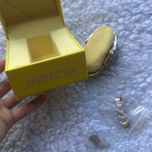 Invicta - Picture 5 of 5